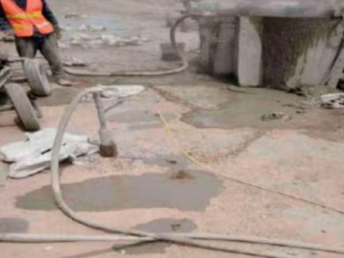 光泽水泥混凝土路面板底注浆技术 路面脱空注浆整治方案